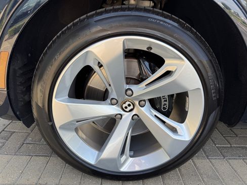 Used 2019 Bentley Bentayga AWD/4WD image 9