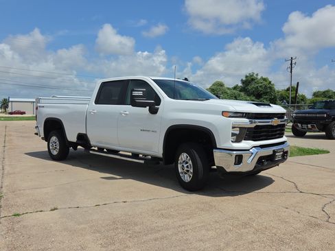 New 2025 Chevrolet Silverado 2500 LT w/ Convenience Package AWD/4WD image 3
