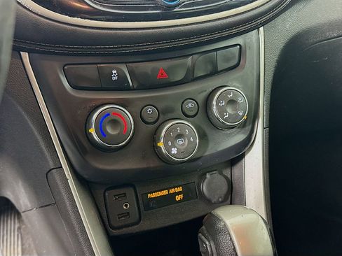 Used 2018 Chevrolet Trax LT w/ LT Convenience Package image 16