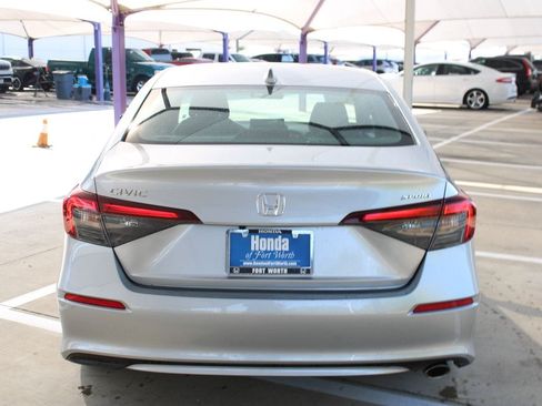 Used 2025 Honda Civic Sport image 4