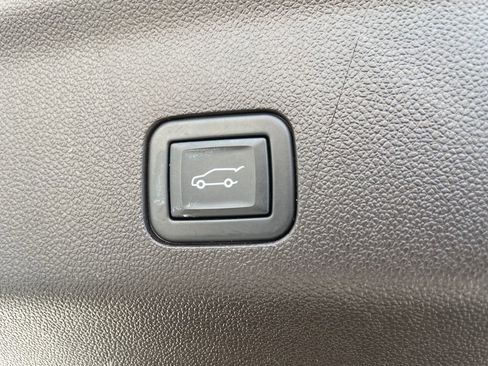 Used 2024 GMC Yukon XL Denali w/ Advanced Technology Package image 43