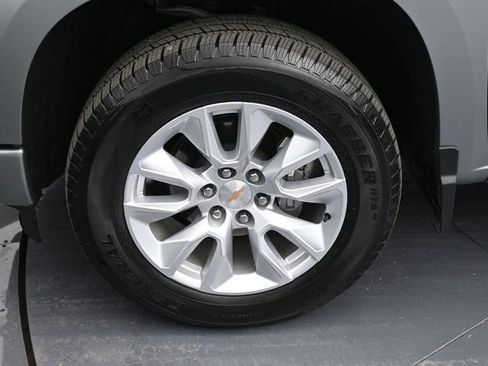 Used 2025 Chevrolet Silverado 1500 Custom image 24