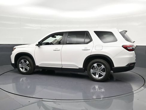 Used 2025 Honda Pilot EX-L image 8