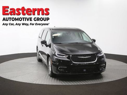 Used 2024 Chrysler Pacifica Touring-L FWD image 50