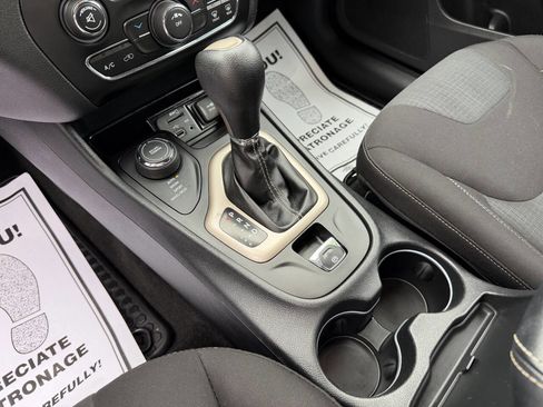 Used 2016 Jeep Cherokee Latitude w/ Cold Weather Group image 15