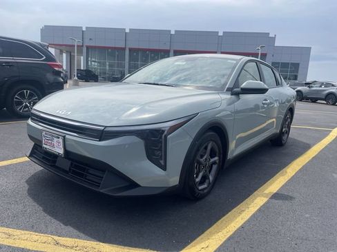 Used 2025 Kia K4 FWD image 12