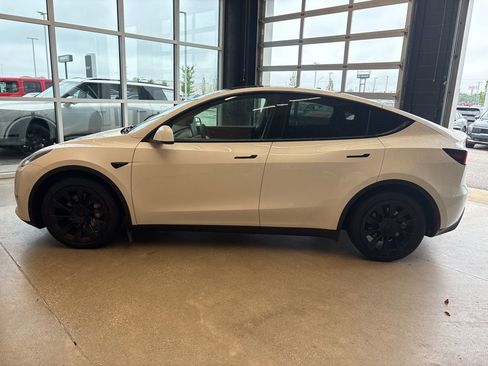 Used 2021 Tesla Model Y Long Range AWD/4WD image 7