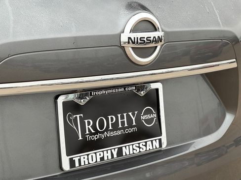 Used 2018 Nissan Rogue S image 9