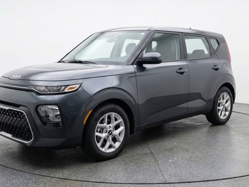 Used 2025 Kia Soul LX w/ LX Technology Package image 3