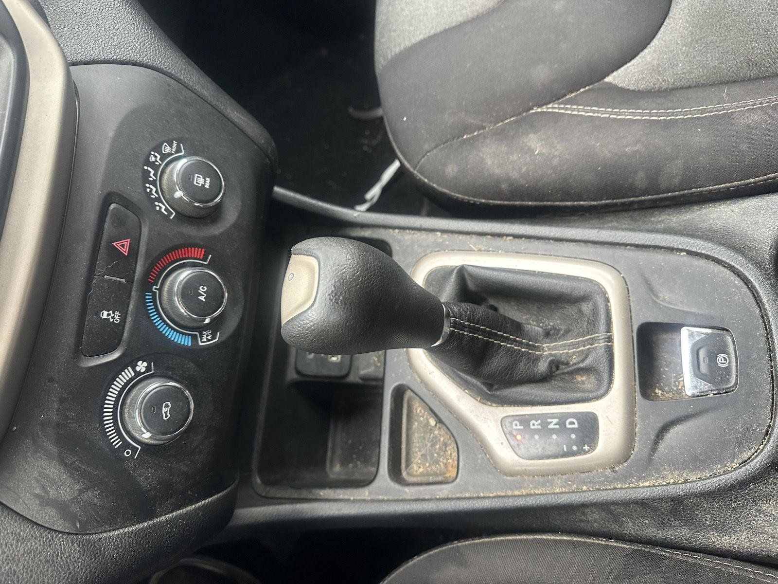 Used 2015 Jeep Cherokee Sport FWD image 20