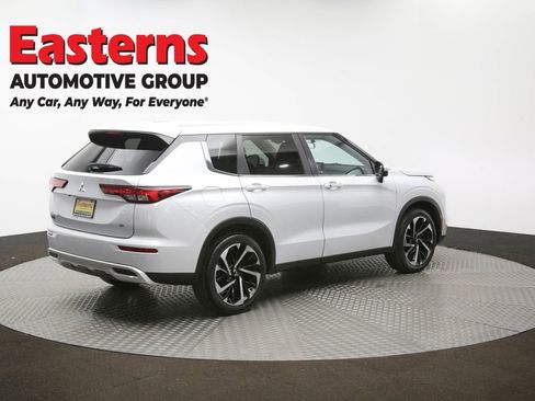 Used 2024 Mitsubishi Outlander SE image 42