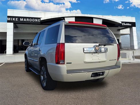 Used 2010 Cadillac Escalade Luxury image 4