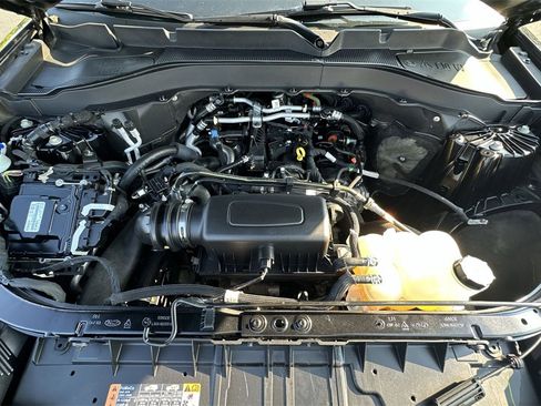 Used 2022 Ford Explorer XLT image 25