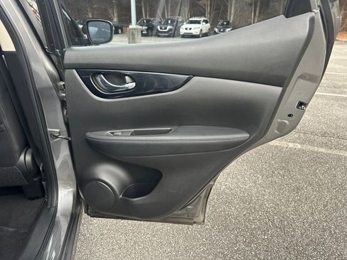 Used 2020 Nissan Rogue Sport SV image 16