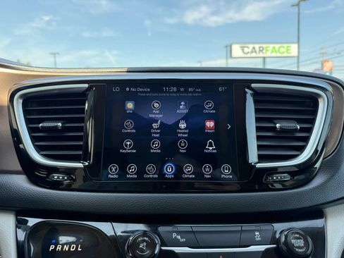 Used 2017 Chrysler Pacifica Touring-L Plus FWD image 38