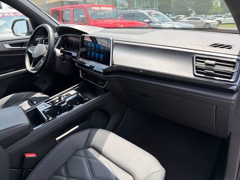 Used 2025 Volkswagen Atlas Cross Sport SE FWD image 32