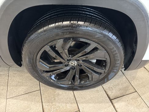 Used 2022 Volkswagen Atlas SE w/ Black Wheel Package image 22