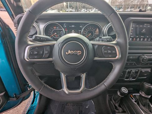 Used 2019 Jeep Wrangler Unlimited Sahara image 18