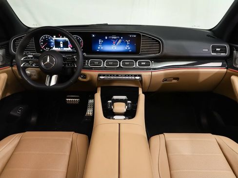 Used 2025 Mercedes-Benz GLS 450 4MATIC image 7