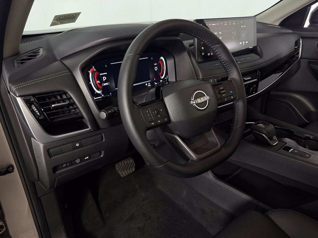 Used 2025 Nissan Rogue SL AWD/4WD image 21