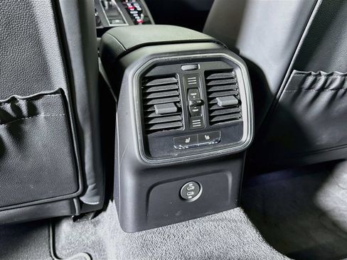 Certified 2023 Porsche Macan AWD/4WD image 20