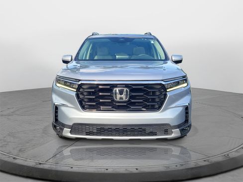 Certified 2023 Honda Pilot Touring image 2