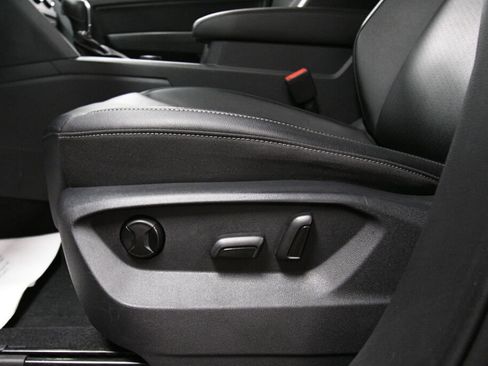 Used 2019 Volkswagen Atlas SE w/ Panoramic Sunroof Package image 11