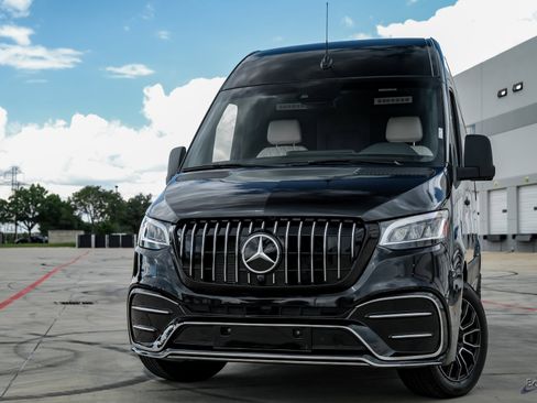 Used 2022 Mercedes-Benz Sprinter 2500 image 3