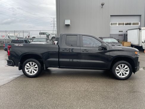 Used 2019 Chevrolet Silverado 1500 Custom w/ Custom Value Package image 3