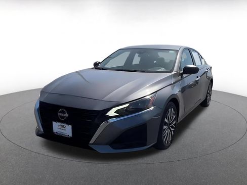 Used 2025 Nissan Altima 2.5 SV FWD image 7