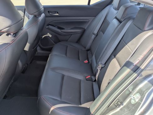Used 2025 Nissan Altima 2.5 SR FWD image 7