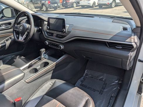 Used 2022 Nissan Altima 2.5 SR w/ Midnight Edition Package FWD image 13