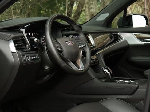 Certified 2024 Cadillac XT6 Premium Luxury w/ Platinum Package image 10