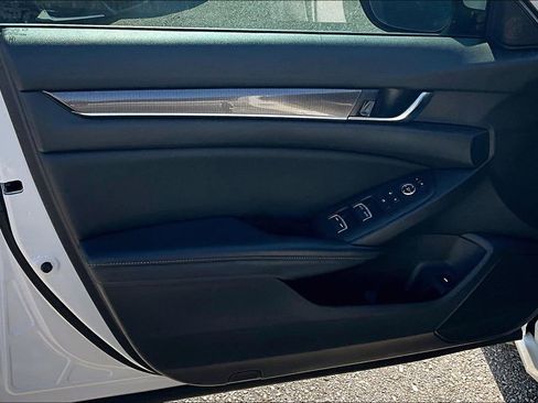 Used 2018 Honda Accord Sport image 22