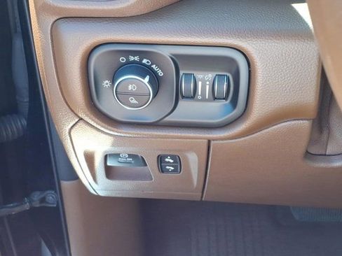 Used 2019 RAM 1500 Laramie AWD/4WD image 21