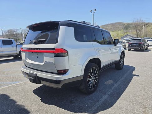Used 2024 Lexus GX 550 w/ Accessory Package (2T) AWD/4WD image 3