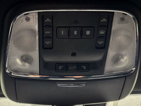 Used 2019 Jeep Grand Cherokee Overland w/ Interior Metal Package AWD/4WD image 18