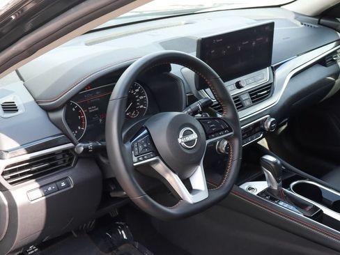 Used 2025 Nissan Altima 2.5 SR w/ SR Premium Package FWD image 21