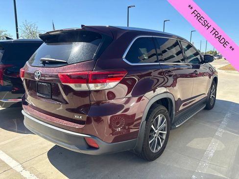 Used 2019 Toyota Highlander XLE FWD image 5