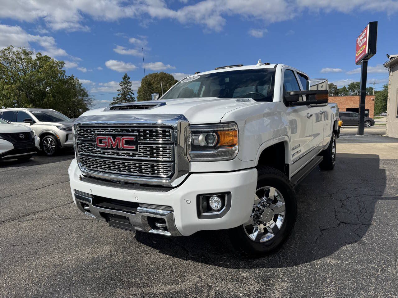 Used 2019 GMC Sierra 3500 Denali w/ Duramax Plus Package AWD/4WD image 2