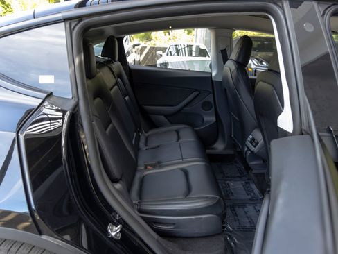 Used 2021 Tesla Model Y Long Range image 48