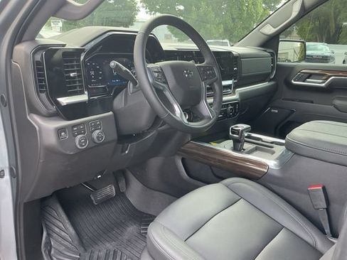 Used 2026 Chevrolet Silverado 1500 LT Trail Boss w/ LT Trail Boss Premium Package AWD/4WD image 13