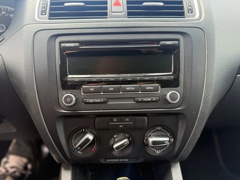 Used 2012 Volkswagen Jetta SE FWD image 10
