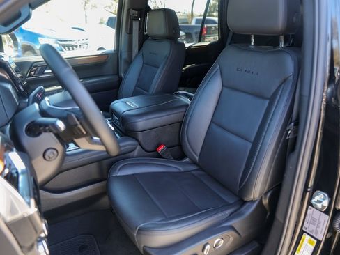 Used 2025 GMC Yukon Denali image 7