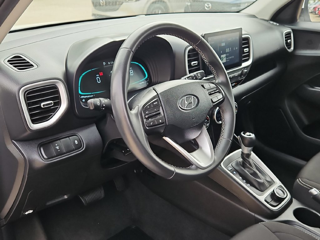 Used 2025 Hyundai Venue SEL FWD image 15