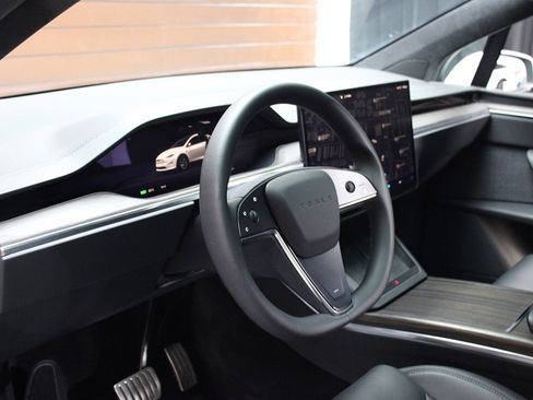 Used 2023 Tesla Model X image 36