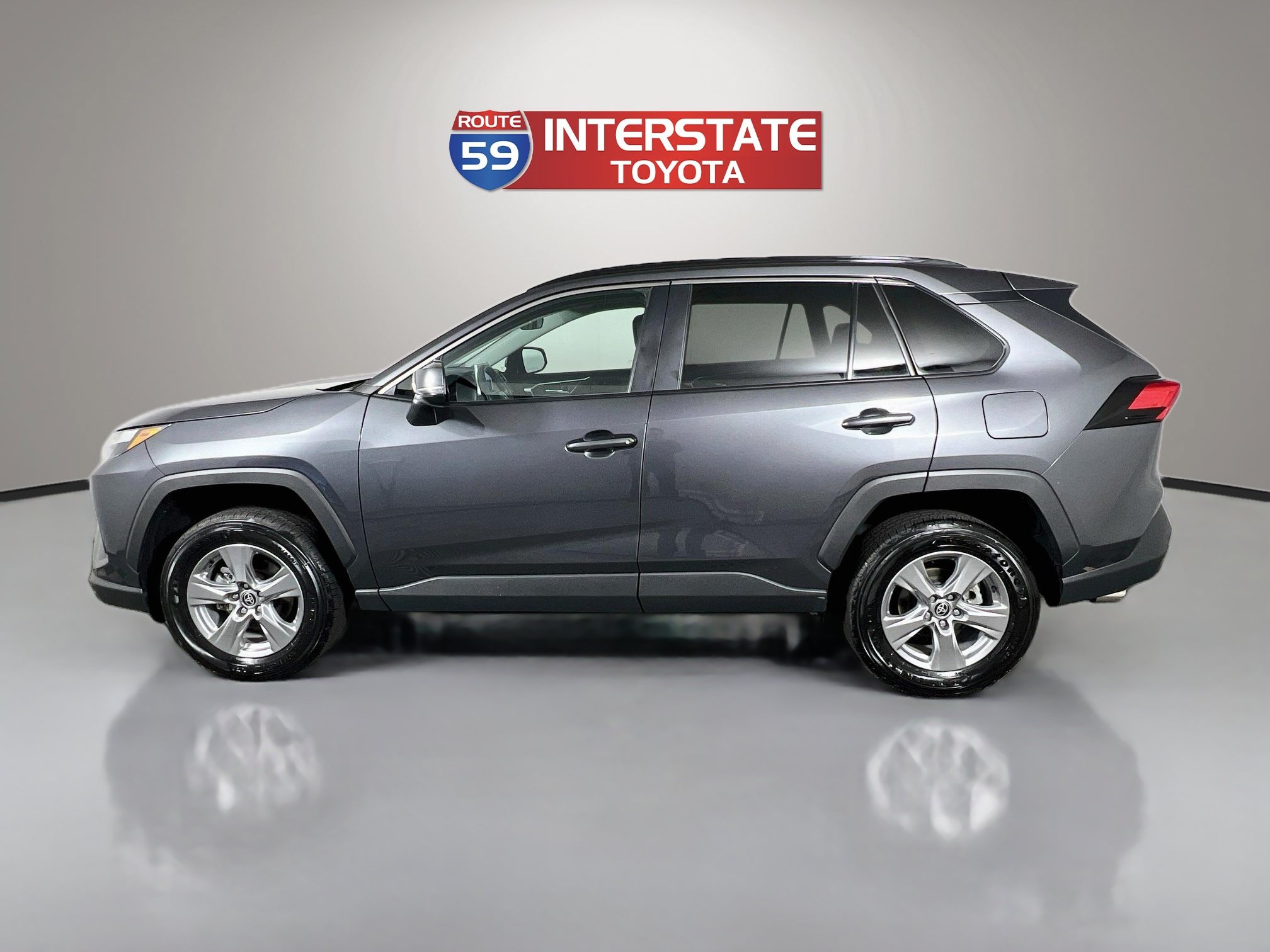 Used 2025 Toyota RAV4 XLE w/ Convenience Package AWD/4WD image 4