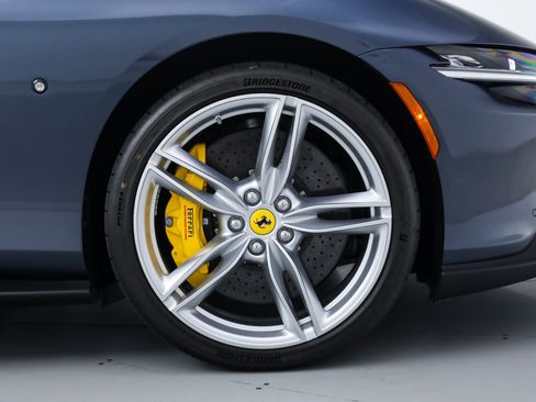Certified 2025 Ferrari Roma Spider RWD image 40