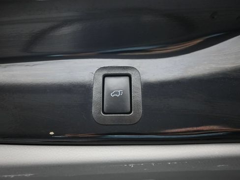 Used 2019 Toyota Highlander XLE AWD/4WD image 34