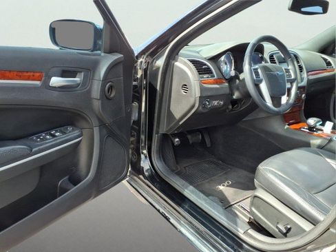 Used 2013 Chrysler 300 AWD w/ Driver Convenience Group image 15